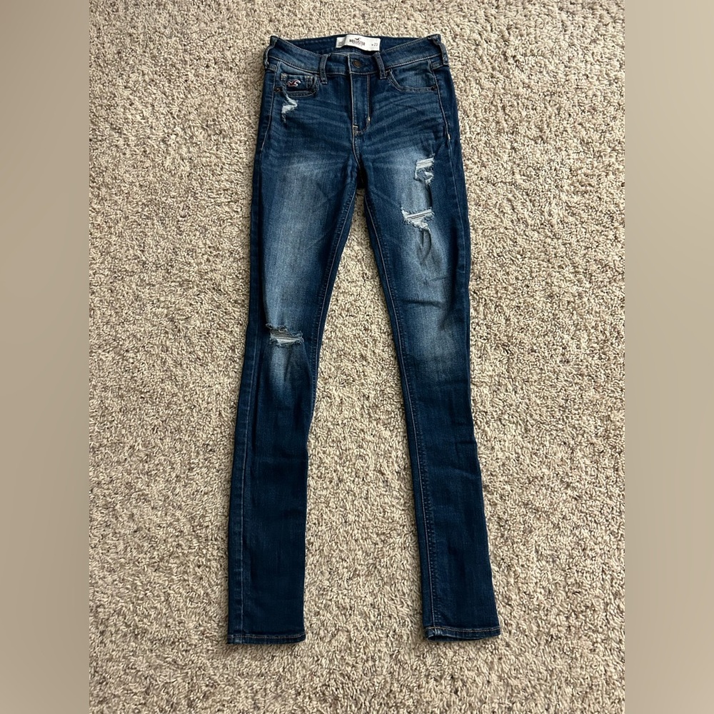 Hollister of California Med Wash Distressed Straight Leg Jean. Size 00/23 EUC